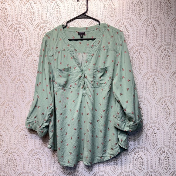 torrid Tops - Torrid Harper Blouse Womens 2 Green Floral Rosebud Roll Tab Sleeve V-Neck Top